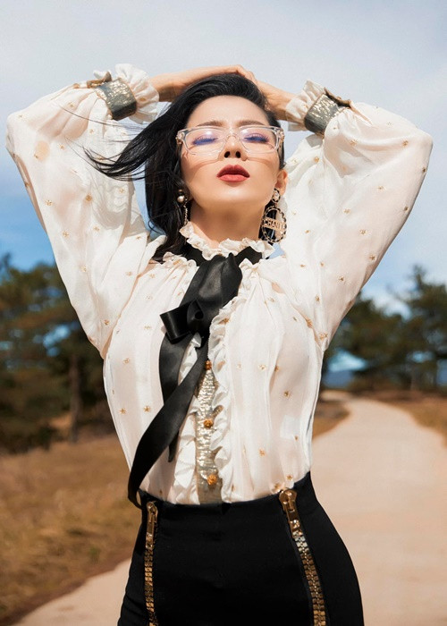 Nữ ca sĩ cho biết, thời điểm đồng hành cùng cuộc thi, cô bận rộn với lịch diễn trong và ngoài nước. Tuy nhiên, Lệ Quyên hứa sẽ làm tròn vai trò giám khảo.