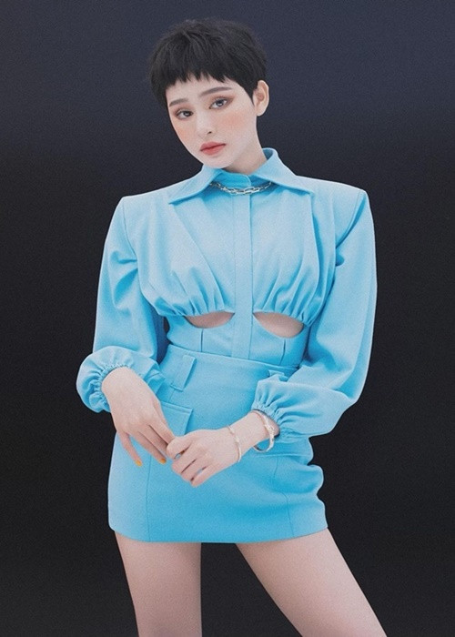 Trong khi phía đại gia U60 khẳng định cả hai là "anh em nương tựa nhau", nữ ca sĩ chỉ có động thái khóa trang cá nhân. Ảnh: Vietnamnet