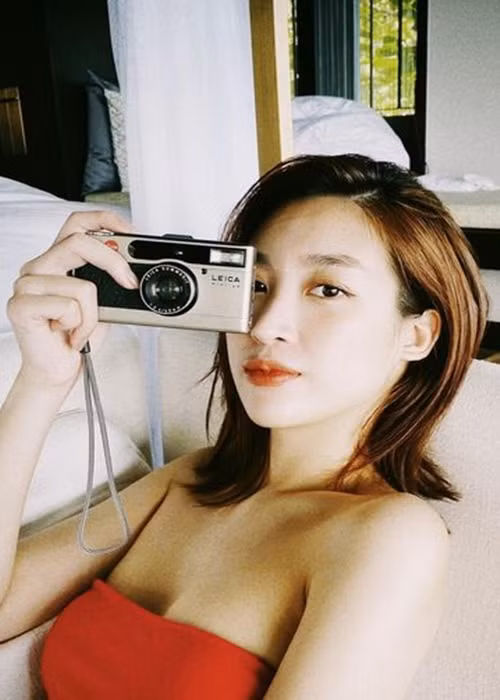 Không giống nhiều mỹ nhân Việt, Mỹ Linh hiếm khi đăng tải ảnh áo tắm trên mạng xã hội. Vì thế, những bức ảnh bikini của nàng hoa hậu luôn thu hút sự chú ý của khán giả.