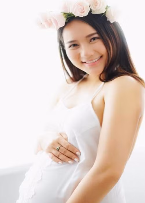 Thời điểm mang bầu con gái đầu lòng, Phan Như Thảo tăng từ 52kg lên tới 85kg. Sau khi sinh nở, sao Việt này duy trì cân nặng khoảng 70kg. Ảnh: FBNV