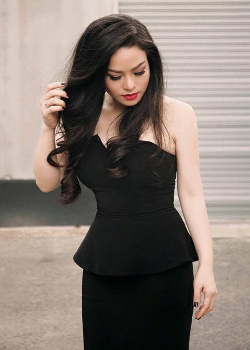 Chỉ trong vòng 2 tháng sau sinh, Nhật Kim Anh tự tin diện trang phục gợi cảm vì cân nặng giảm được 20kg.