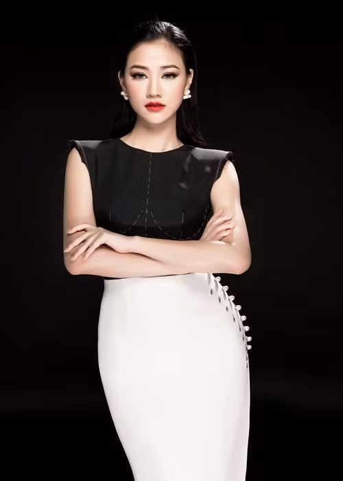 4 tháng sau khi sinh, nữ ca sĩ giảm 32kg. Vì vậy, Maya được xếp vào danh sách mỹ nhân Việt giảm cân thần tốc sau sinh. Ảnh: FBNV