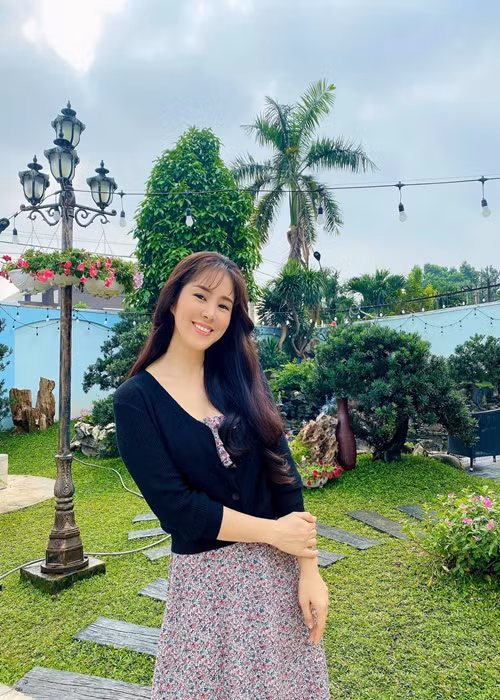 Lê Phương quyết tâm giảm cân bằng tập luyện và ăn uống. Cuối cùng, bà mẹ hai con giảm được gần 30 kg. Ảnh: FBNV