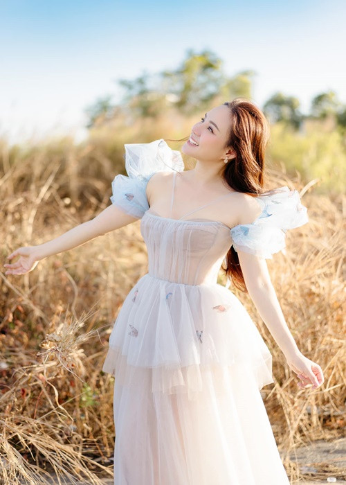 Ở lần mang thai thứ 3, Vy Oanh tăng 17kg. Sau sinh, cô nhanh chóng “đánh bay” 17kg. Ảnh: FBNV