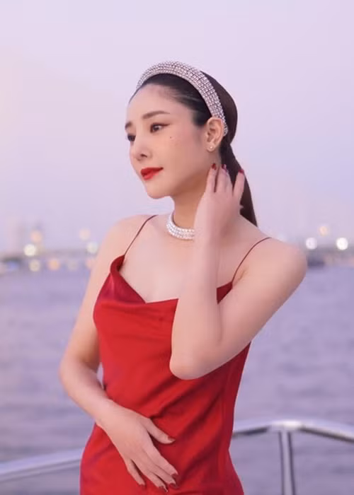 Tangmo Pattaratida sinh năm 1984, là diễn viên kiêm ca sĩ, người mẫu Thái Lan. Cô từng tham gia bộ phim đình đám “Chiếc lá cuốn bay”. Ảnh: Vietnamnet