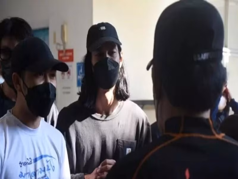 Bird chia sẻ với nam diễn viên Ekapan Bunluerit, một người đang làm việc cho một tổ chức tình nguyện rằng, Tangmo có tâm nguyện hiến tạng cho trường Y khi qua đời. Ảnh: Dân Trí