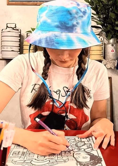 Anh nhắn nhủ bạn gái quá cố: “Em thường nói rằng, khi nào chụp ảnh thì hãy gắn tên em vào nữa... nhưng anh lại hiếm khi làm vì cảm thấy ngại. Thế nhưng từ nay trở đi Bird sẽ gắn tên Mo thường xuyên nhé... em yêu". Ảnh: Instagram