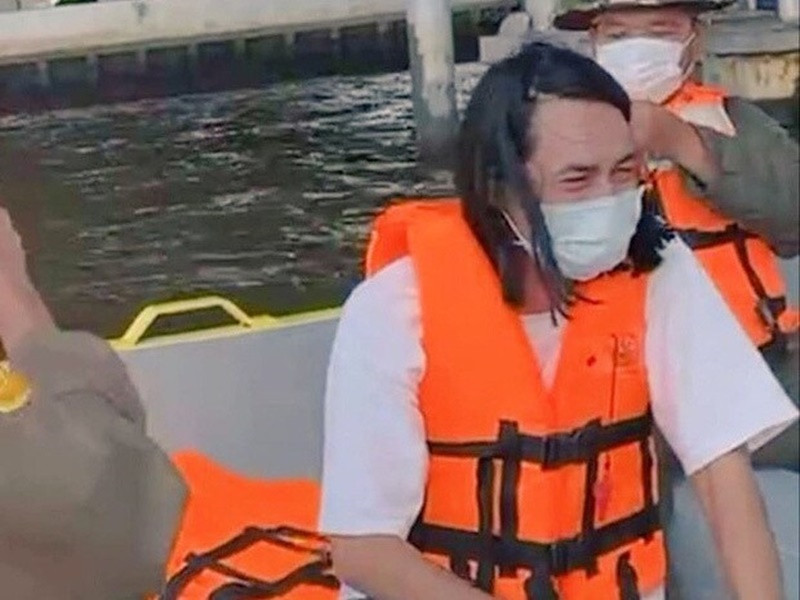 Khi diễn viên "Chiếc lá cuốn bay" ngã sông, Bird luôn ở hiện trường với hy vọng sớm tìm thấy bạn gái. Ảnh: Giao thông