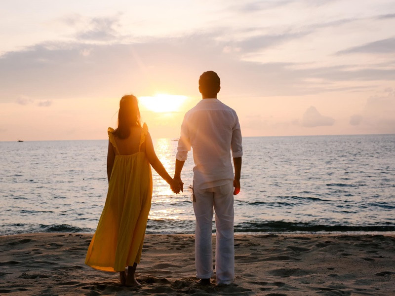 Hồi tháng 12/2021, Quý Bình đăng ảnh bên doanh nhân Ngọc Tiền kỷ niệm 1 năm cưới. Nghi vấn cặp đôi sắp đón thành viên mới khi cư dân mạng soi doanh nhân Ngọc Tiền phát tướng với vòng 2 to thấy rõ. Ảnh: FBNV