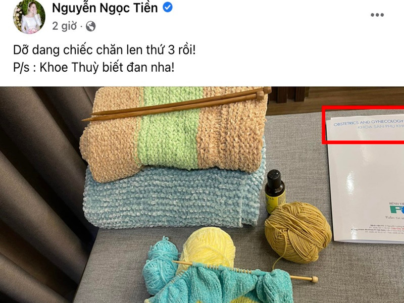 1 ngày trước, bà xã của Quý Bình cũng có động thái lạ. Cô khoe thành quả đan len. Đáng chú ý, trong ảnh, có tập hồ sơ khám ở khoa sản một bệnh viện. Ảnh: Yan