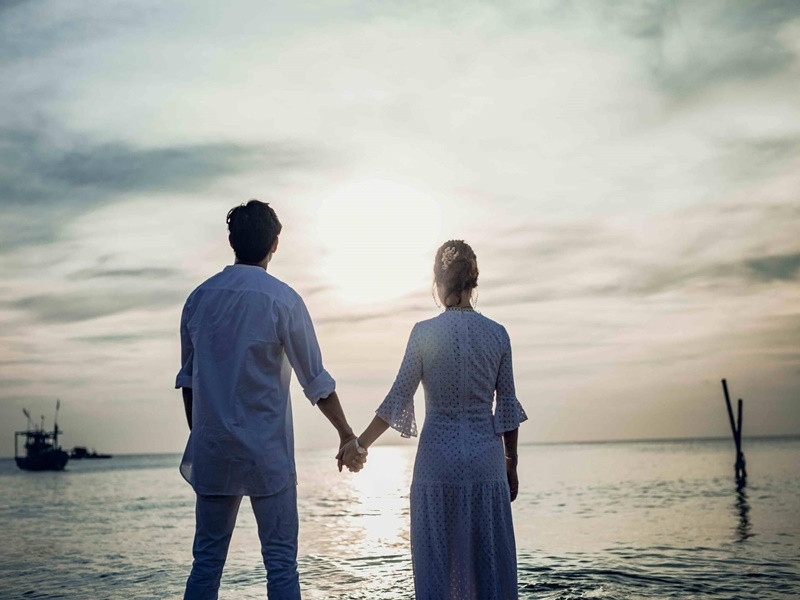 Vợ chồng Quý Bình chưa lên tiếng về tin đồn đã có con chung. Ảnh: FBNV