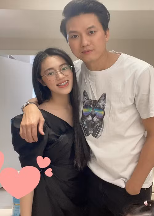 Quách Ngọc Tuyên hết mực chiều chuộng Thảo Hân. Khi Thảo Hân bị nghén, thèm ăn đủ thứ, Quách Ngọc Tuyên luôn đưa vợ đi ăn. Đến khi Thảo Hân sinh con, nam diễn viên thức đêm chăm vợ chăm con.