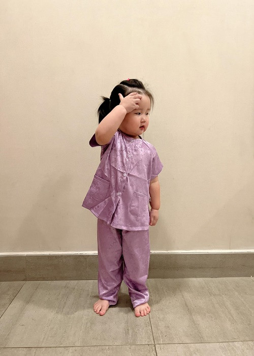 Trên trang cá nhân, nam diễn viên đăng tải không ít hình ảnh đáng yêu của con gái.