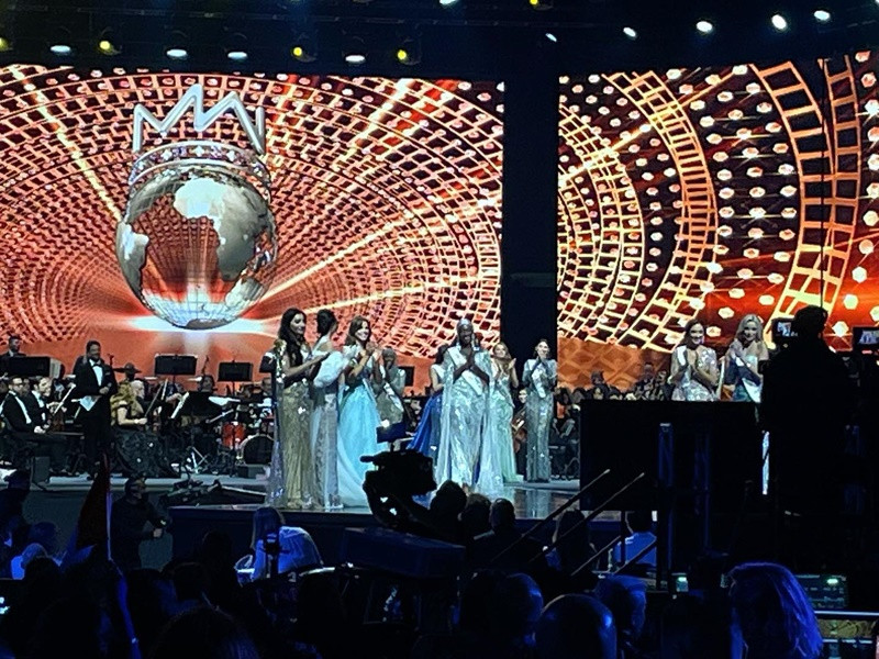 Mới đây, ban tổ chức công bố top 6 Hoa hậu Thế giới 2021. Danh sách có tên đại diện Mỹ, Ba Lan, Mexico, Northern Ireland và Bờ Biển Ngà. Đại diện Việt Nam trượt top 6.