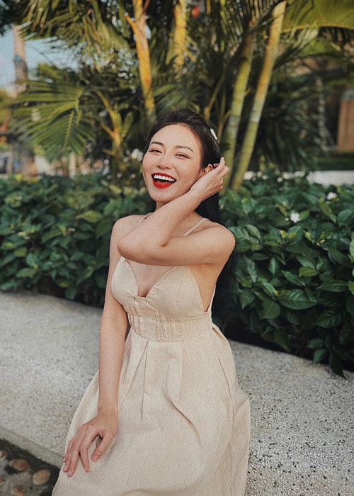 Quỳnh Châu gợi cảm không kém cạnh "tình địch màn ảnh" Anh Đào.