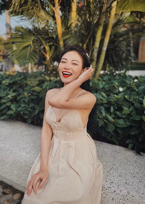 Quỳnh Châu gợi cảm không kém cạnh "tình địch màn ảnh" Anh Đào.