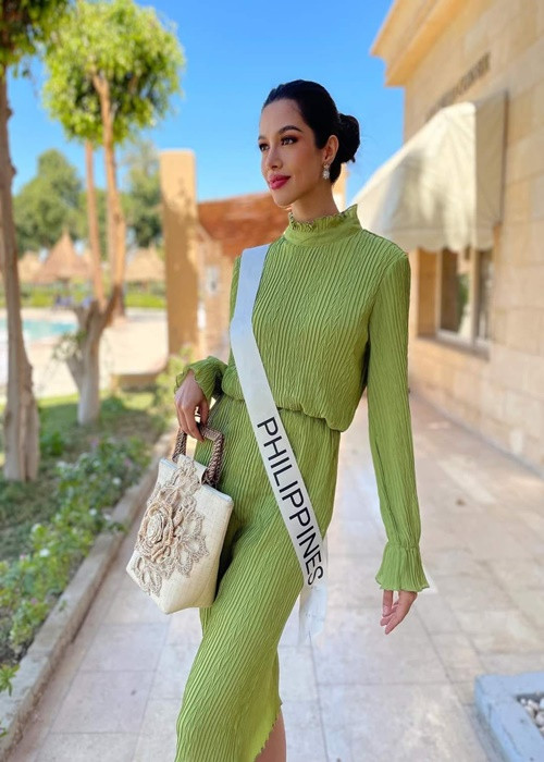 Kathleen giành danh hiệu Miss Manila 2018, Miss Teen International 2017, á hậu 1 cuộc thi Miss Teen Asia Australia 2017. Ảnh: FBNV