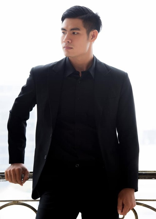 Danh Chiếu Linh sinh năm 1996. Anh cao 1m85, nặng 83 kg, có số đo 3 vòng: 107-79-100 cm. Ảnh: FBNV