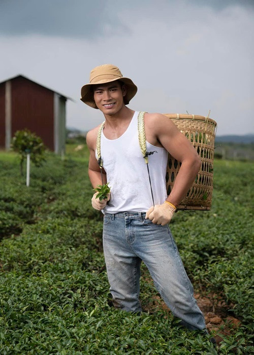 Theo ê-kíp đào tạo, huấn luyện, dù Danh Chiếu Linh chưa có nhiều kỹ năng trình diễn, nhưng ưu điểm của anh là sự chăm chỉ, cầu thị. Ảnh: FBNV