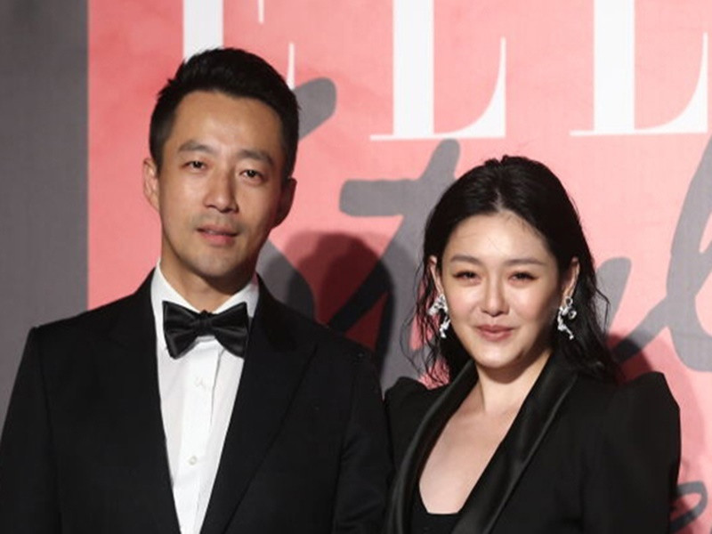 Đại S có cuộc hôn nhân đầy ồn ào với Uông Tiểu Phi. Cả hai quyết định kết hôn sau 4 lần gặp gỡ chỉ trong 20 ngày quen nhau. Từng có tin đồn Đại S là tiểu tam chen chân vào mối quan hệ giữa Uông Tiểu Phi và An Dĩ Hiên. Ảnh: Vietnamnet