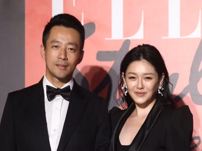 Đại S có cuộc hôn nhân đầy ồn ào với Uông Tiểu Phi. Cả hai quyết định kết hôn sau 4 lần gặp gỡ chỉ trong 20 ngày quen nhau. Từng có tin đồn Đại S là tiểu tam chen chân vào mối quan hệ giữa Uông Tiểu Phi và An Dĩ Hiên. Ảnh: Vietnamnet