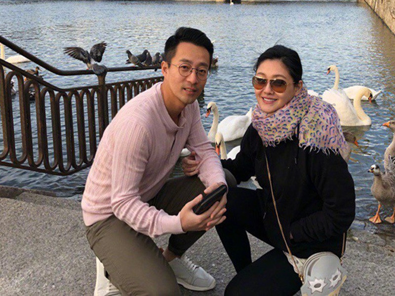 Đại S chịu áp lực lớn về việc sinh con nối dõi cho gia tộc họ Uông. Bà Trương Lan - mẹ chồng của Từ Hy Viên từng tuyên bố: "Không đẻ được thì ly hôn. Chuyện rất đơn giản". Đến năm 2014, Đại S sinh con gái đầu lòng. 2 năm sau, cô sinh con trai. Ảnh: Vietnamnet