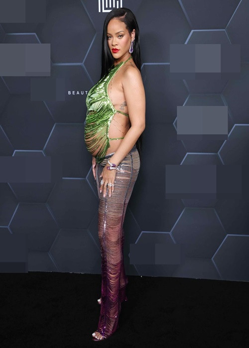 Trước khi mang thai, nữ ca sĩ vốn ăn mặc táo bạo. Ảnh: Elle