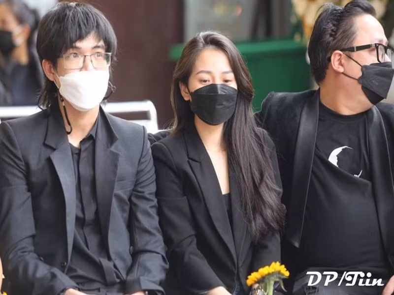 Trong bối cảnh dịch COVID-19 diễn biến phức tạp, tang lễ đạo diễn Vũ Ngọc Phượng được gia đình tổ chức đơn giản và tuân thủ các biện pháp phòng dịch. Ảnh: VTC