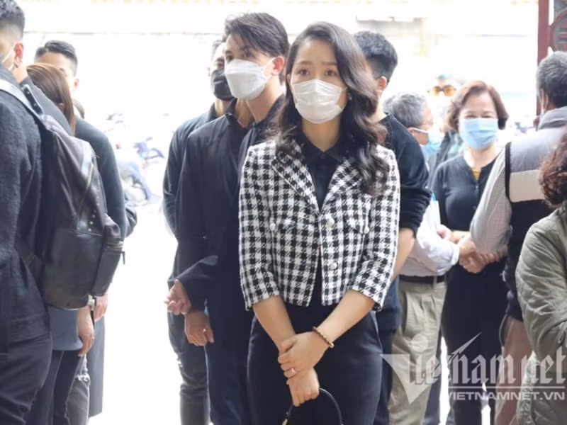 BTV Thu Hà đến tiễn đưa đạo diễn "100 ngày bên em". Ảnh: Vietnamnet