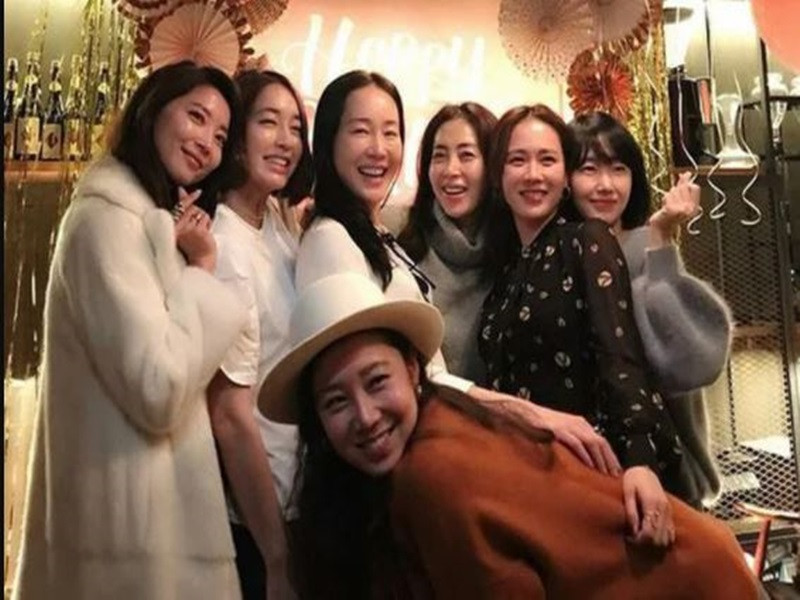 Son Ye Jin có thể sẽ mời nhóm bạn thân nổi tiếng gồm: Gong Hyo Jin, Lee Min Jung, Song Yoon Ah, Uhm Ji Won, Oh Yoon Ah, Yoona. Ảnh: Saostar
