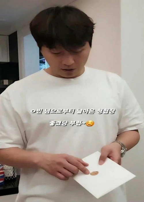 Khách mời đám cưới Hyun Bin còn có cựu cầu thủ nổi tiếng Lee Dong Gook. Ảnh: Tiền Phong