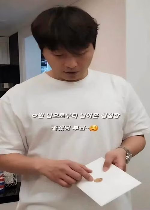 Khách mời đám cưới Hyun Bin còn có cựu cầu thủ nổi tiếng Lee Dong Gook. Ảnh: Tiền Phong