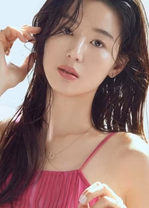 Ở tuổi 41, Jeon Ji Hyun có tất cả khiến bao người phải ghen tỵ. Ảnh: Công lý và xã hội