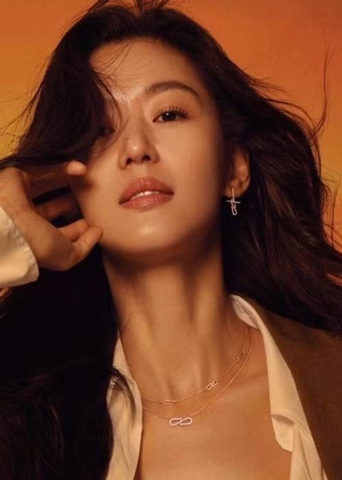 Vợ chồng Jeon Ji Hyun có hai con trai chung. Ảnh: Phụ nữ Việt Nam