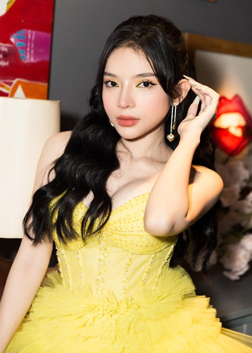 LyLy trở nên nổi tiếng khi ra mắt ca khúc “24h” kết hợp cùng Magazine năm 2018.