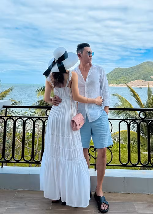 Cả hai trải qua quá trình tìm hiểu, thử thách và đồng cam cộng khổ trước khi quyết định kết hôn. Ảnh: FBNV