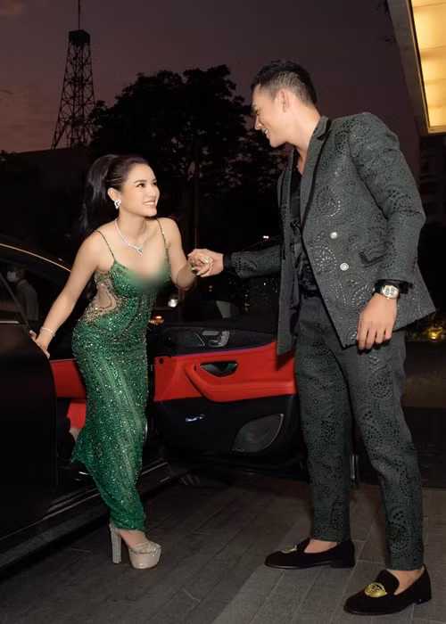 Trước đó, để chuẩn bị cho tổ ấm mới, Phương Trinh Jolie và nửa kia xây ngôi nhà phố 5 tầng. Ảnh: FBNV