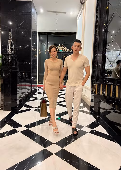 Trong một cuộc phỏng vấn gần đây với Pháp luật và bạn đọc, Phương Trinh chia sẻ, khi yêu Lý Bình, cô đã dùng rất nhiều phép thử với người yêu để xem nửa kia đối với cô ra sao rồi mới kết hôn. Ảnh: FBNV