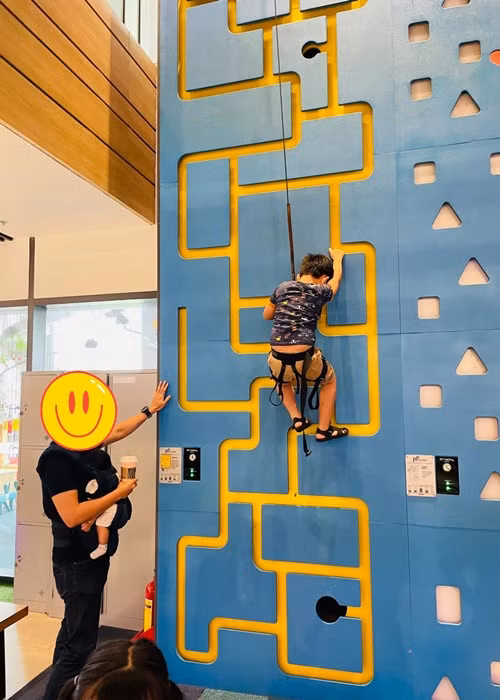 Có thể thấy, mối quan hệ giữa chồng và con riêng của Lê Bê La rất tốt đẹp.