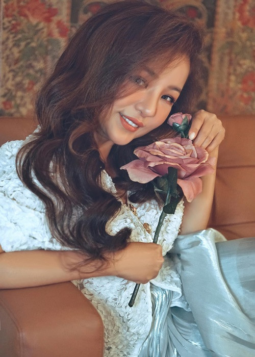 Hồi năm 2021, nghệ sĩ Thúy Nga từng gặp rắc rối khi bị cảnh sát Mỹ mời lên làm việc vì bị tố đánh đập, nhốt Kim Ngân, ăn cắp tiền, lợi dụng hình ảnh của Kim Ngân. Ảnh: FBNV