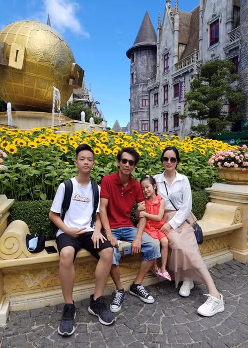 Nam diễn viên bên vợ con trong một chuyến nghỉ dưỡng cách đây ít năm.