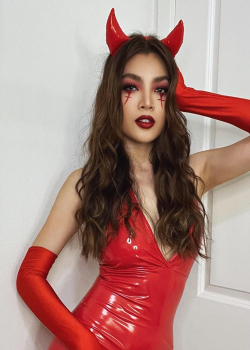 Để chuẩn bị chinh chiến tại Hoa hậu Chuyển giới Quốc tế 2022, chân dài sinh năm 1992 dành thời gian học tiếng Anh, đọc sách, tập catwalk.