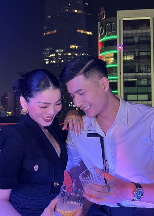 Tình cảm Lệ Quyên và tình trẻ ngày càng mặn nồng sau 1 năm công khai hẹn hò.