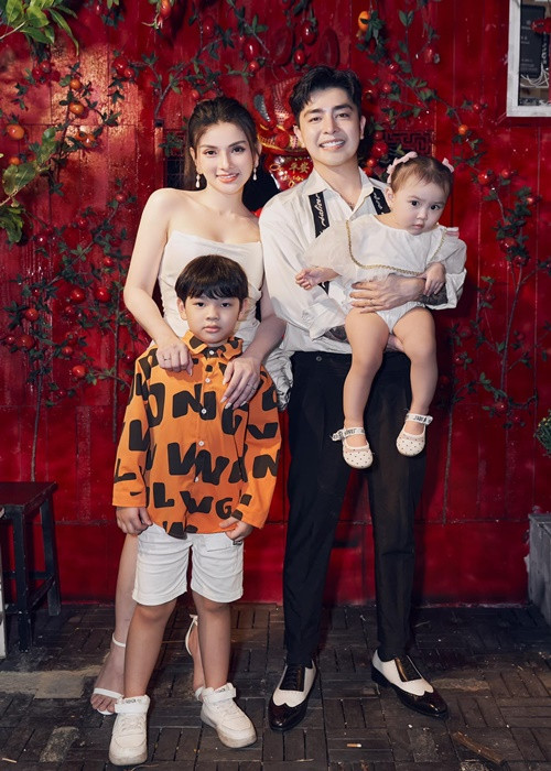 Thu Thủy và Kin Nguyễn tổ chức đám cưới vào tháng 7/2019. Đến tháng 9/2020, nữ ca sĩ sinh con gái. Ảnh: FBNV