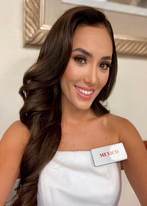 Giống đại diện Ba Lan, người đẹp đến từ Mexico - Karolina Vidales cũng lọt top 13. Ảnh: FBNV