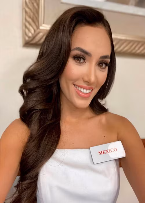 Giống đại diện Ba Lan, người đẹp đến từ Mexico - Karolina Vidales cũng lọt top 13. Ảnh: FBNV