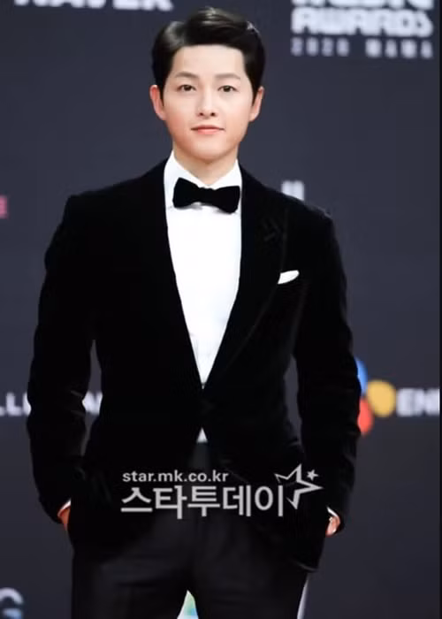 Có tin đồn Song Joong Ki dự đám cưới của Hyun Bin. Trước đây, Hyun Bin hẹn hò Song Hye Kyo - vợ cũ của Song Joong Ki. Ảnh: Công lý và xã hội