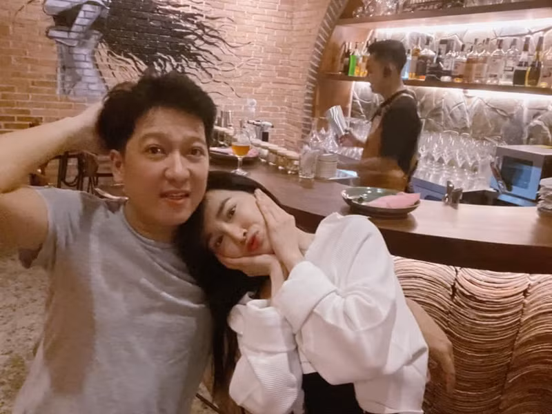 "Mỗi lần về nhà ba anh, có chị gái anh hay làm đồ ăn. Khi về, Phương bảo: “Cái này ngon đó”, chị anh bảo: “Ừ thôi em lấy lên đi”. Bả lấy hết xong chất lên xe 7 chỗ". Ảnh: FBNV