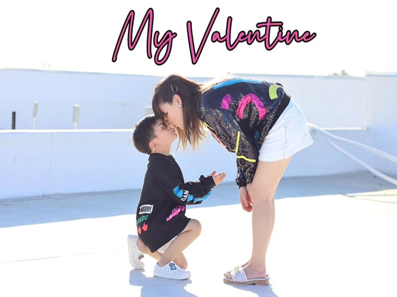 Dịp Valentine 2022, cô chia sẻ, con trai chính là Valentine. "Con trai bảo mẹ đừng có bạn trai vì mẹ đã có con rồi, con sẽ là bạn trai của mẹ", Thủy Tiên nói. Ảnh: FBNV