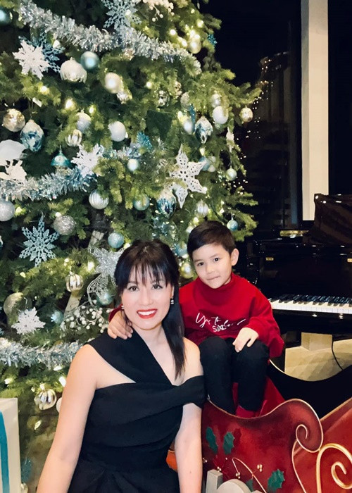 Hậu ly hôn, doanh nhân Thủy Tiên ngày càng trẻ trung, quyến rũ. Ảnh: FBNV